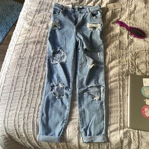 Mom jeans ripped
